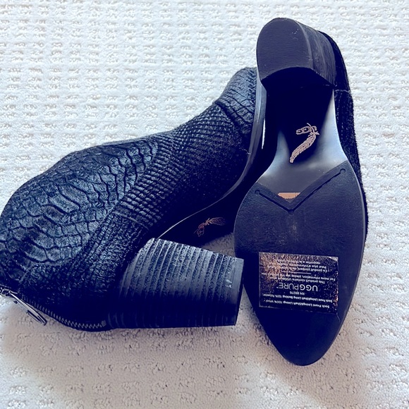 NEW - UGG Boots - Picture 3 of 3